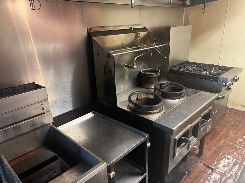More Photos Of 1129 Walnut St, Springfield Restaurant For Sale