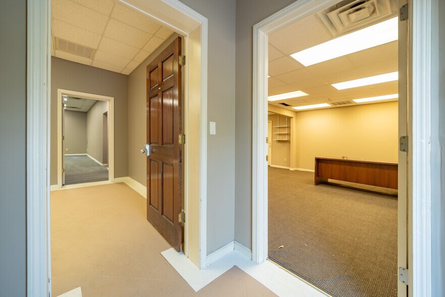 More Photos Of 555 Columbia Dr, Carrollton Office For Lease