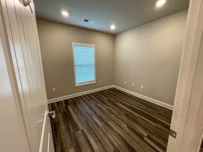 More Photos Of 132 Broadbent Way, Anderson Medical For Lease