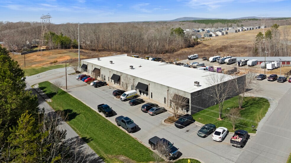 More Photos Of 7471-7473 Hagers Hollow Dr, Denver Warehouse For Lease