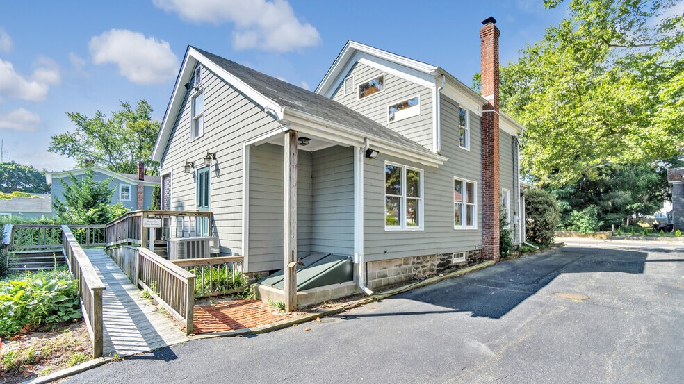 More Photos Of 616 Roanoke Ave, Riverhead Office Residential For Sale