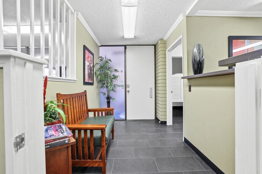 More Photos Of 1905 N Main St, Santa Ana Office For Lease