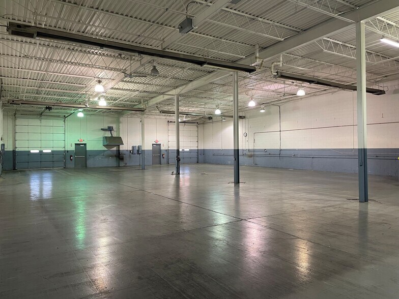 More Photos Of 33280 Groesbeck Hwy, Fraser Warehouse For Lease