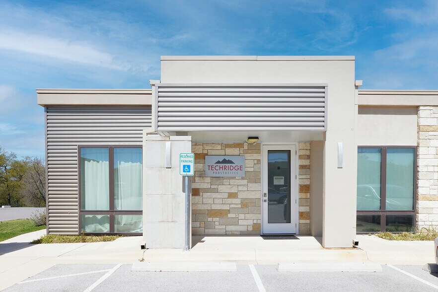 More Photos Of 1908 Yaupon Trl, Cedar Park Loft Creative Space For Lease