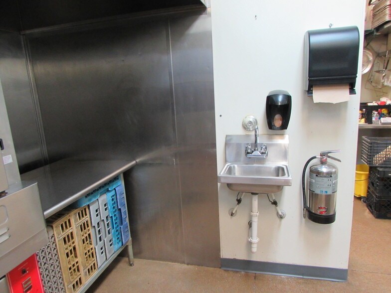 More Photos Of 6931 Gravois Ave, Saint Louis Restaurant For Sale