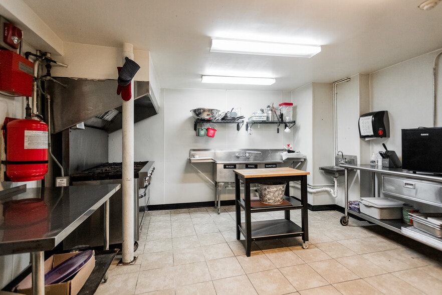 More Photos Of 3442 McDougall St, Detroit Office For Sale