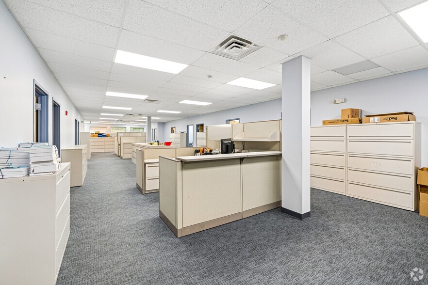 More Photos Of 10B Airline Dr, Albany Office For Sale
