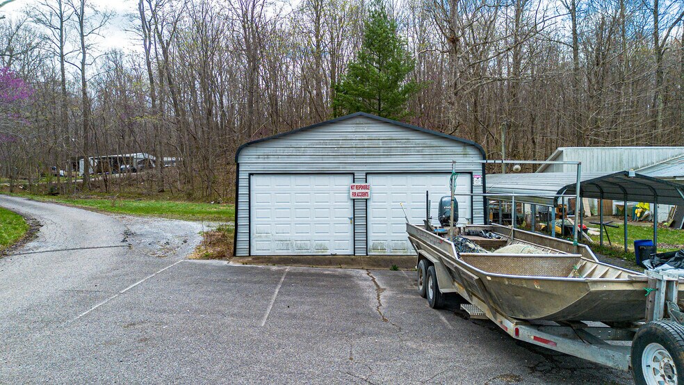 More Photos Of 6641 US Highway 62 W, Kuttawa Flex For Sale