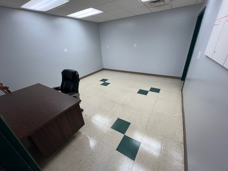 More Photos Of 69 Bagwell Mill Rd, Arden Warehouse For Lease