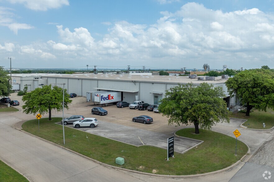 More Photos Of 1101 Avenue G, Arlington Distribution For Lease