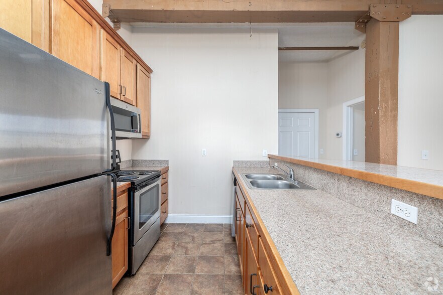 More Photos Of 617 Hiawatha Blvd E, Syracuse Apartments For Lease