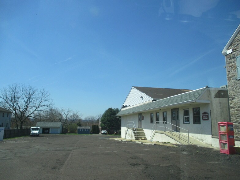 More Photos Of 313 Main St, Red Hill Restaurant For Lease