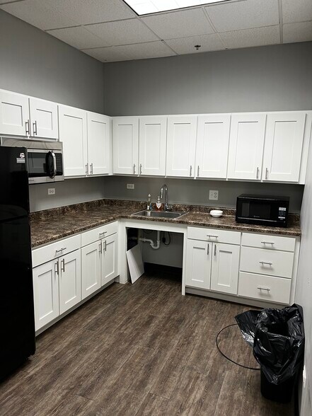 More Photos Of 8505 W 183rd St, Tinley Park Medical For Lease