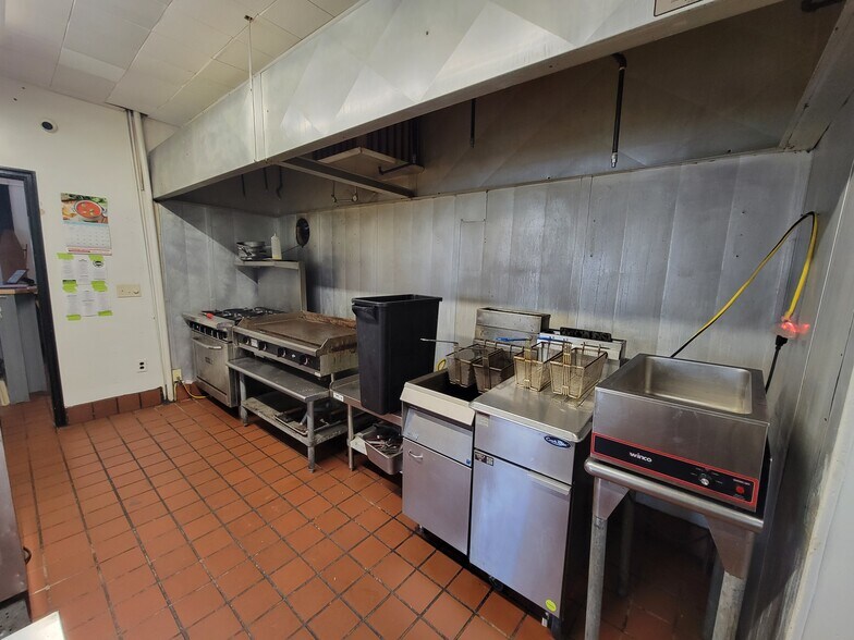 More Photos Of 6618 S Delaware Ave, Martins Creek Restaurant For Lease