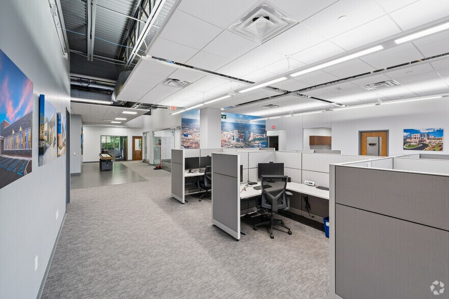 More Photos Of N19W23993 Ridgeview Pky, Waukesha Office For Sale