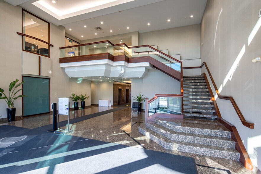 More Photos Of 2020 Winston Park Dr, Oakville Office For Lease