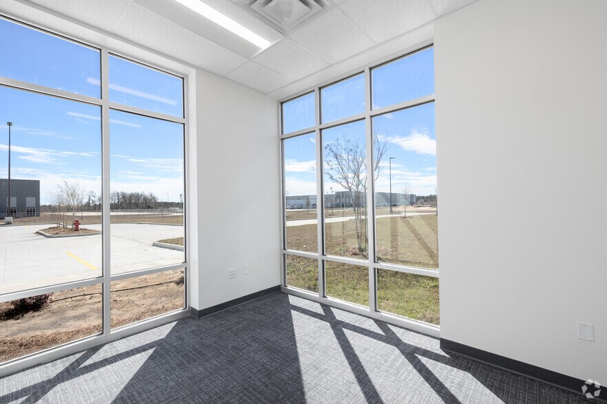 More Photos Of 1100 Logistics Pky, Rincon Unknown For Lease