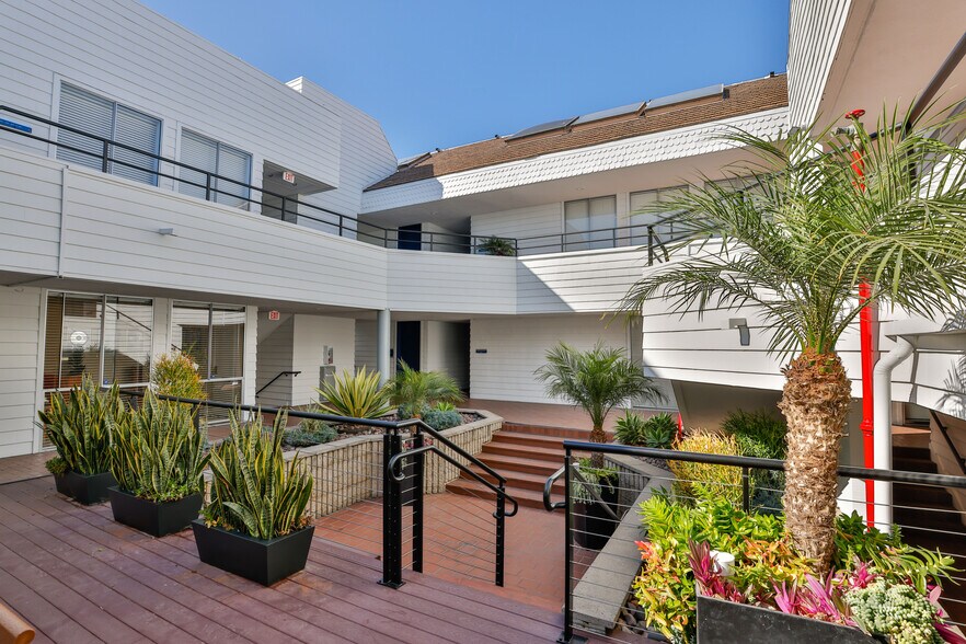 More Photos Of 2200 Pacific Coast Hwy, Hermosa Beach Office For Sale