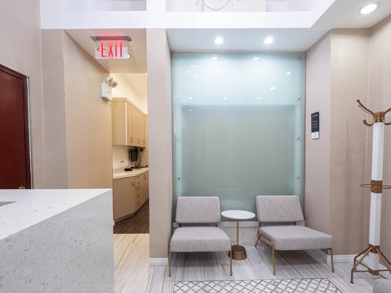 More Photos Of 130 E 63rd St, New York Apartments For Sale