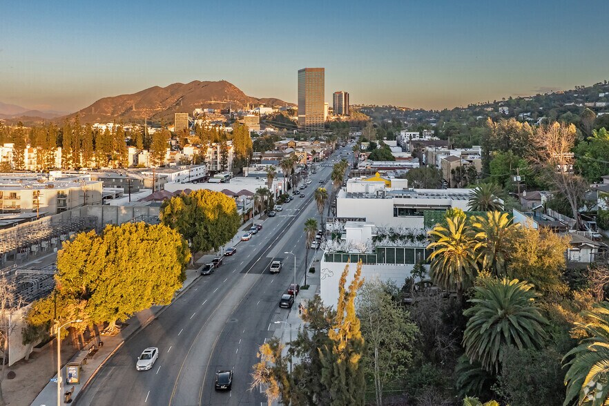 More Photos Of 11150 Ventura Blvd, Studio City Restaurant For Sale