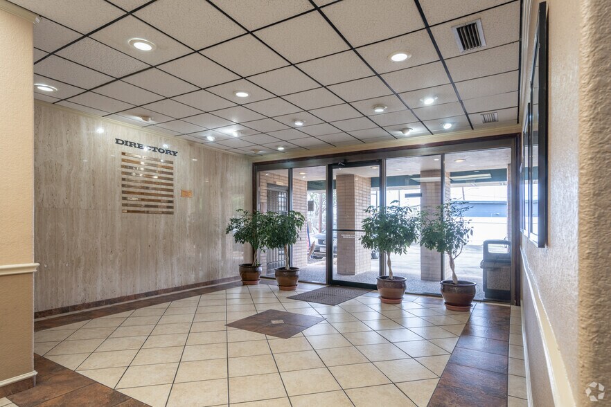 More Photos Of 4615 N I-45, Houston Unknown For Lease