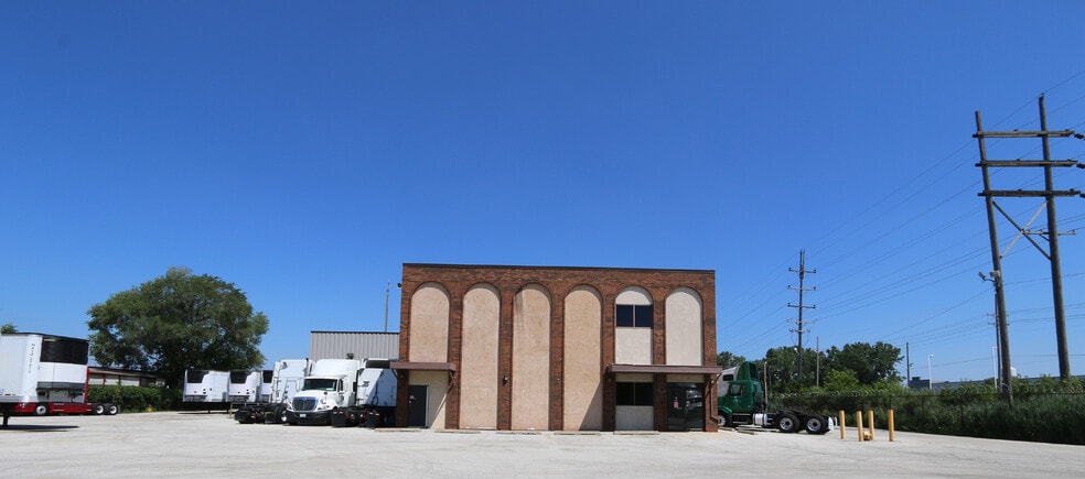 More Photos Of 1600 N Deprizio Dr, Melrose Park Warehouse For Sale