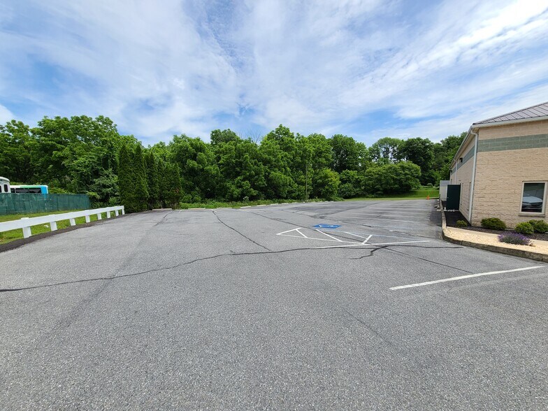 More Photos Of 3676 Crescent Ct E, Whitehall Warehouse For Lease