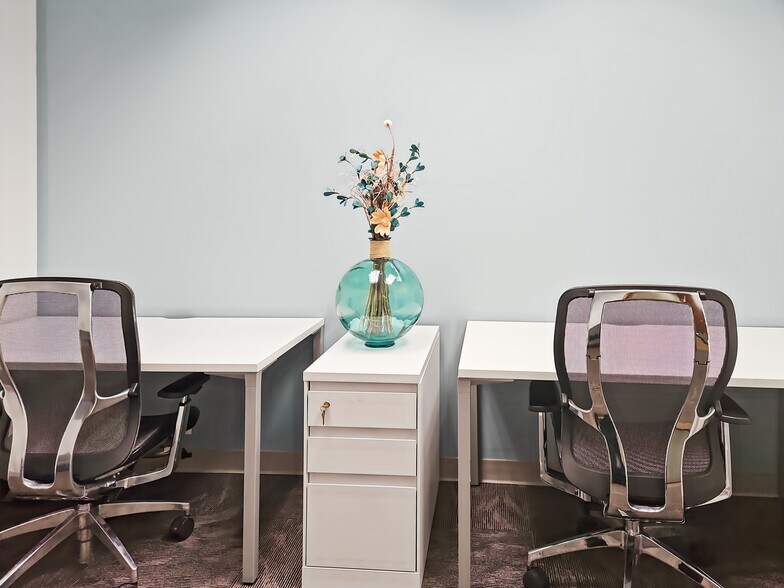 More Photos Of 9465 Counselors Row, Indianapolis Coworking Space