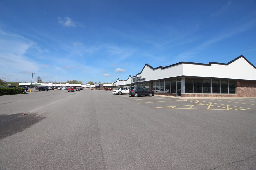 More Photos Of 5916 W State Road 10, Demotte Department Store For Sale