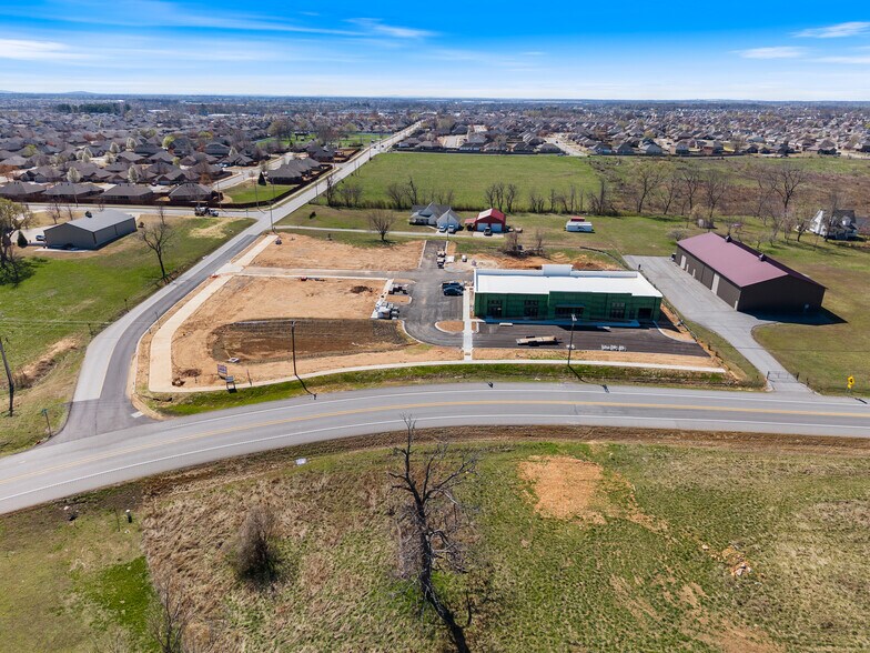 More Photos Of 4103 SW 2nd St, Bentonville Office For Lease