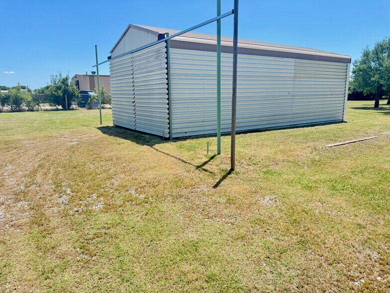 More Photos Of 4310 S 4th St, Chickasha Freestanding For Sale
