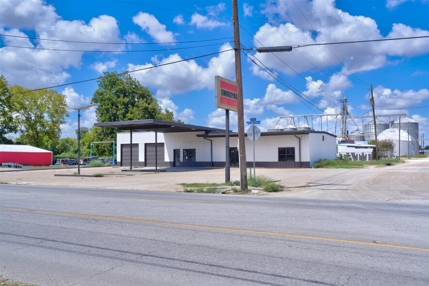 More Photos Of 623 N Richmond Rd, Wharton Auto Repair For Sale