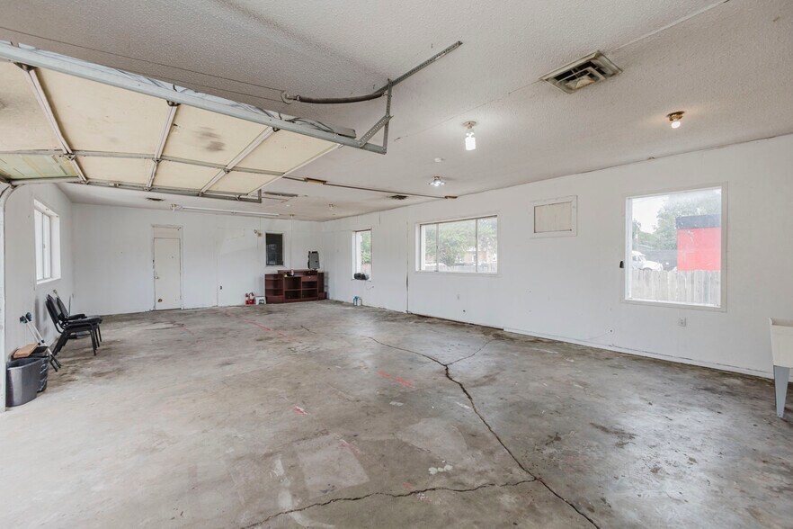 More Photos Of 2013 S Broadway St, Wichita Auto Dealership For Sale