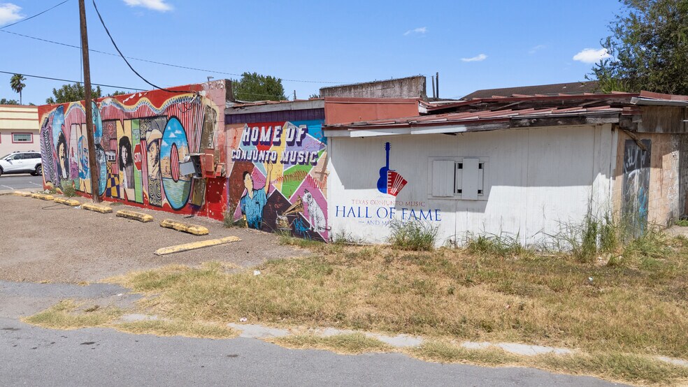 More Photos Of 375 W Robertson St, San Benito Light Manufacturing For Sale