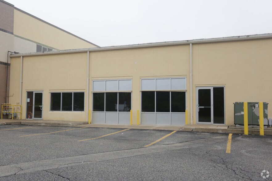 More Photos Of 312 Main St, Hudson Warehouse For Lease