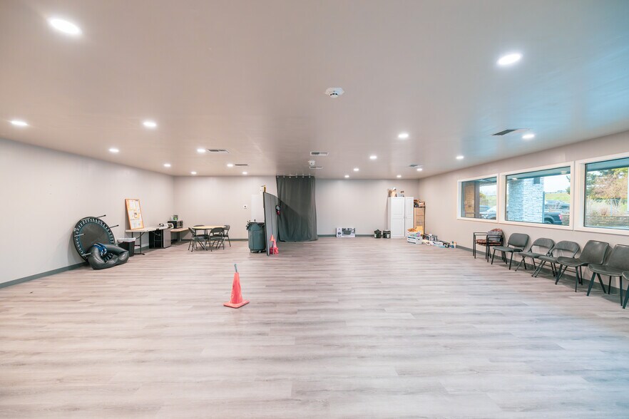 More Photos Of 400 W Rio Vista Ave, Burlington Storefront Retail Office For Sale