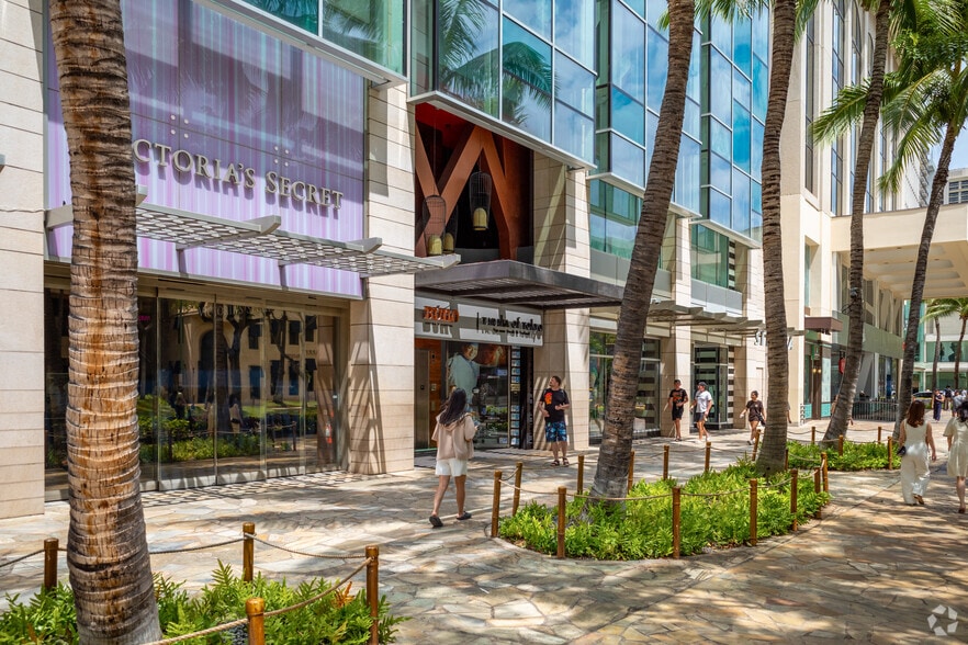 More Photos Of 2250 Kalakaua Ave, Honolulu Restaurant For Lease