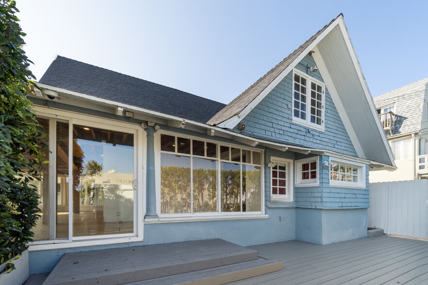 More Photos Of 523 Ocean Front Walk, Venice Storefront Retail Office For Lease