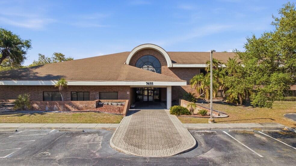 More Photos Of 7655 38th Ave N, Saint Petersburg Office For Sale