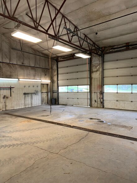 More Photos Of 4827 47 Av, Entwistle Industrial For Sale