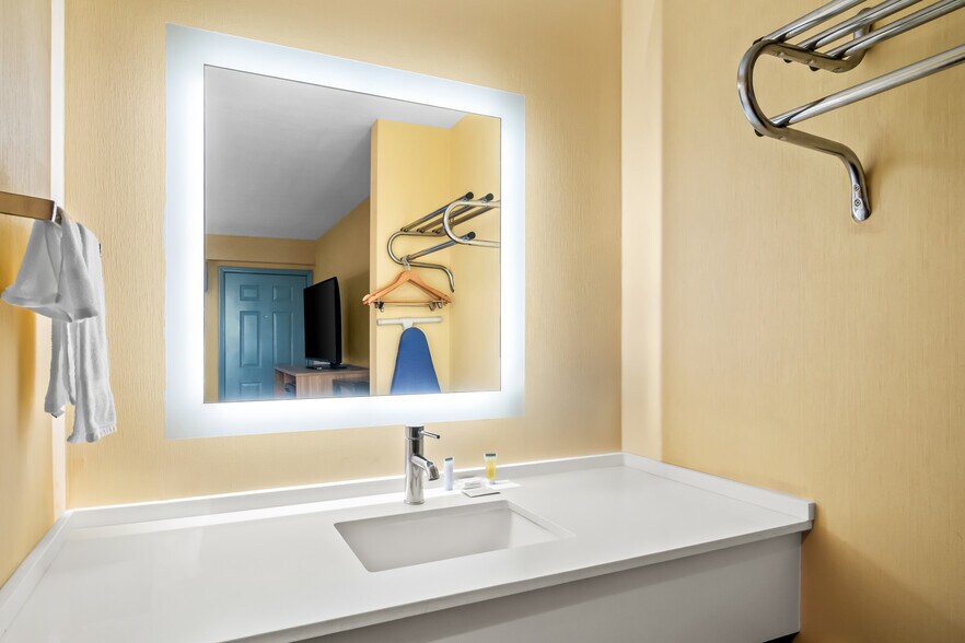 More Photos Of 1630 Richmond St, Mount Vernon Hotel For Sale