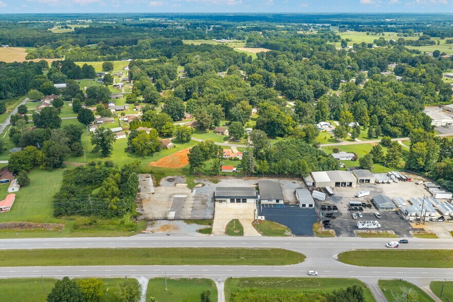 More Photos Of 10063 US-72, Rogersville Warehouse For Lease