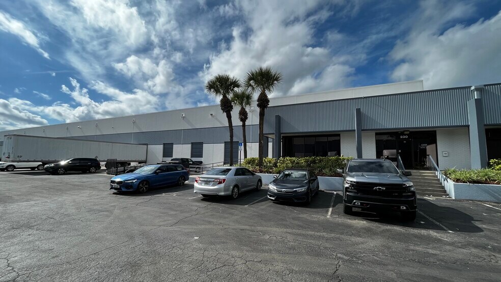 More Photos Of 1255 La Quinta Dr, Orlando Unknown For Lease