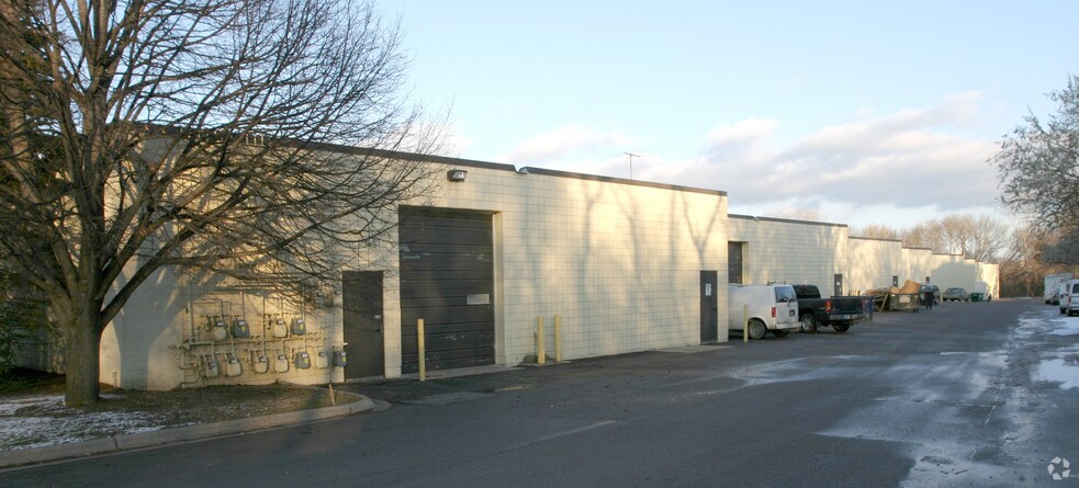 More Photos Of 622-676 Mendelssohn Ave N, Golden Valley Light Manufacturing For Lease