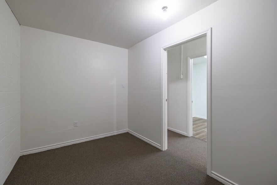 More Photos Of 623-627 Pine St, Abilene Storefront For Sale