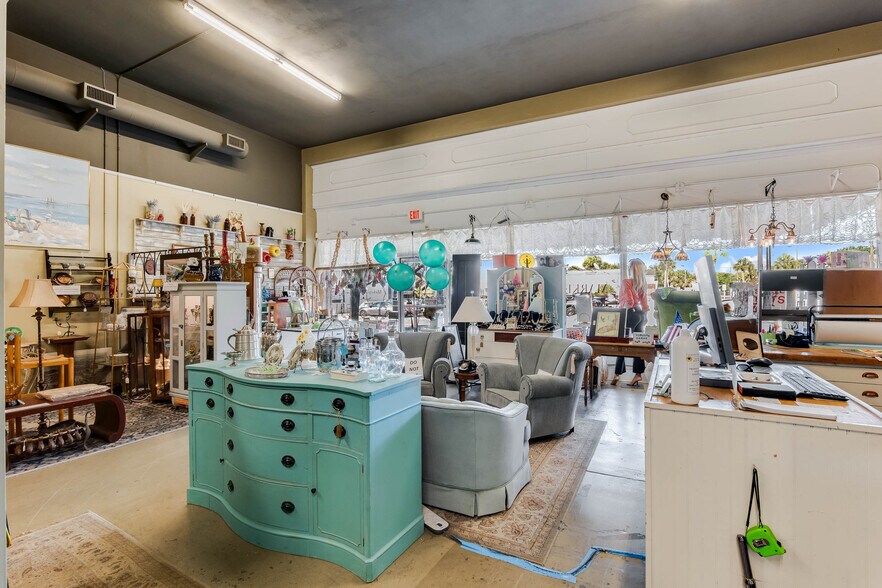 More Photos Of 114 S Woodland Blvd, Deland Storefront For Sale