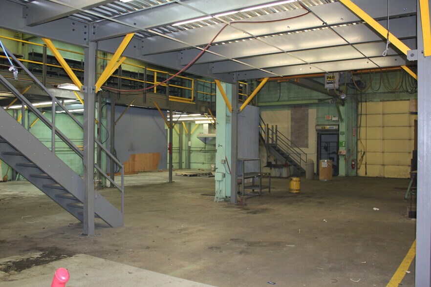 More Photos Of 1954 10 Av NW, Medicine Hat Warehouse For Sale