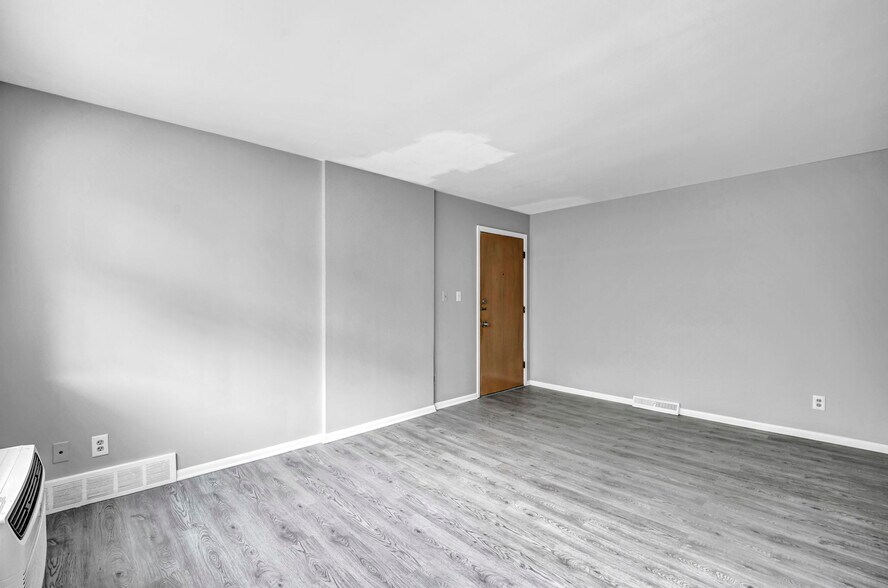More Photos Of 885 S Green Rd, Cleveland Apartments For Sale