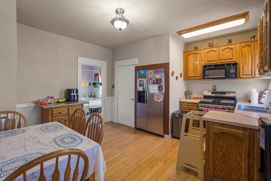 More Photos Of 899 W San Carlos St, San Jose General Retail For Sale