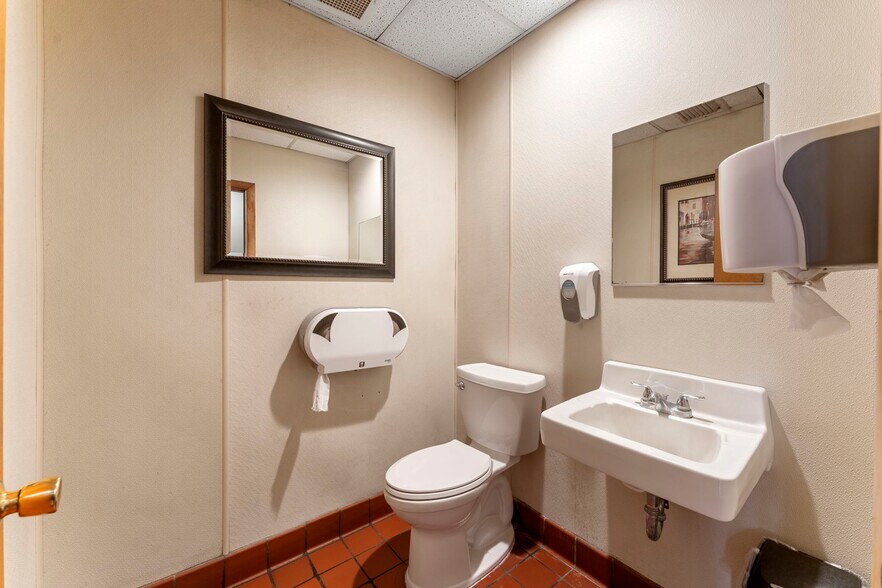 More Photos Of 1850 John Fries Hwy, Quakertown Restaurant For Sale